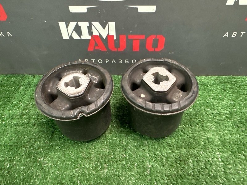 Запчасть сайлентблок Kia Cerato 2 TD 2011 1.6 G4FC 551601M000 Б/У Сайлентблок Kia Cerato 2 TD 2011 1.6 G4FC 551601M000 Б/У