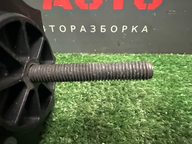 Болт крепления запасного колеса Polo 5 2013 1.6 CFNA