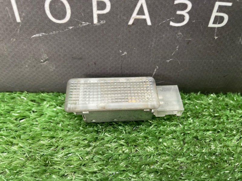 Плафон подсветки салона Skoda Fabia 2 2011 1.2 CGPA 6L0947415 Б/У