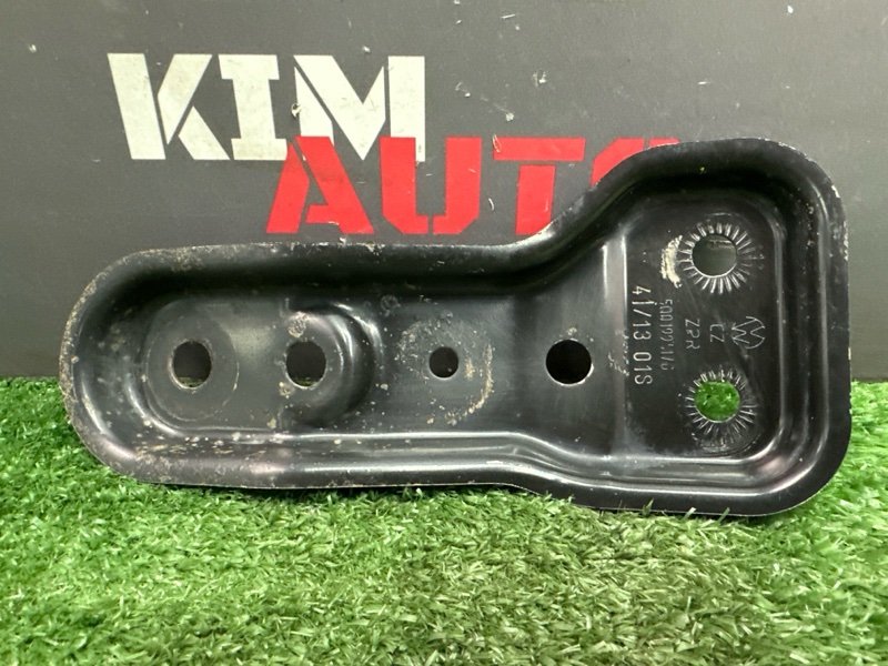 Запчасть кронштейн переднего подрамника левый Skoda Octavia 2014 A7 1.4 CHPA 5Q0199517D Б/У Кронштейн переднего подрамника левый Skoda Octavia 2014 A7 1.4 CHPA 5Q0199517D Б/У