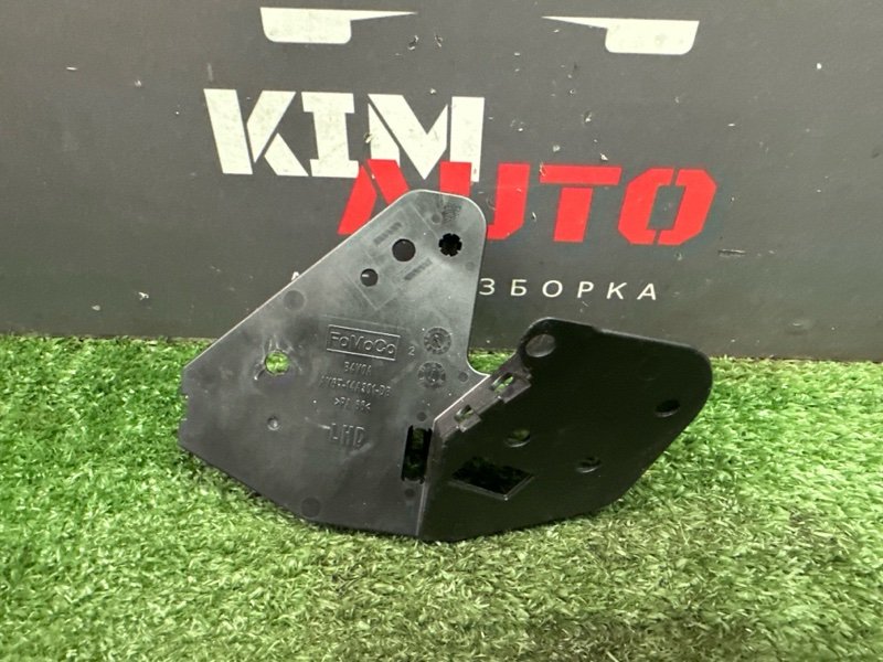 Запчасть кронштейн Ford Focus 3 2012 MK3 1.6 IQDB AV6T14A301DB Б/У Кронштейн Ford Focus 3 2012 MK3 1.6 IQDB AV6T14A301DB Б/У
