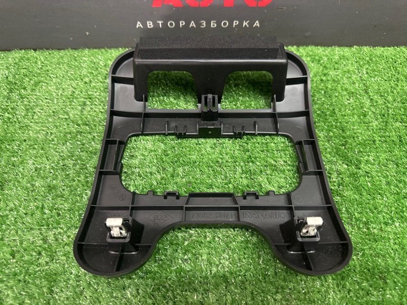 Кронштейн плафона салона Kaptur 2017 1.6 H4M Кронштейн плафона салона Kaptur 2017 1.6 H4M