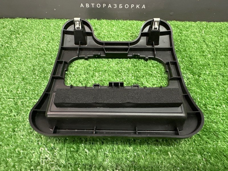 Кронштейн плафона салона Kaptur 2017 1.6 H4M Кронштейн плафона салона Kaptur 2017 1.6 H4M