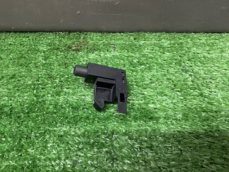 Концевик ручника Skoda Octavia 2014 A7 1.4 CHPA 1J0947561 Б/У