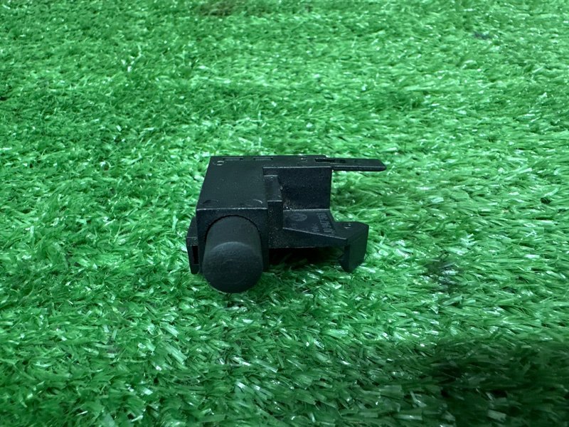 Концевик ручника Skoda Octavia A7 1.4 CHPA