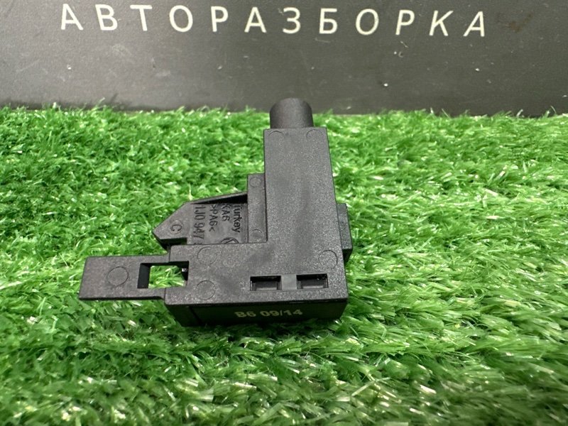 Концевик ручника Skoda Octavia A7 1.4 CHPA