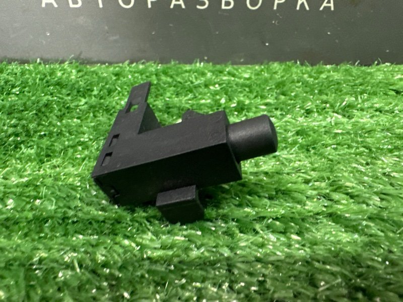 Концевик ручника Octavia 2014 A7 1.4 CHPA