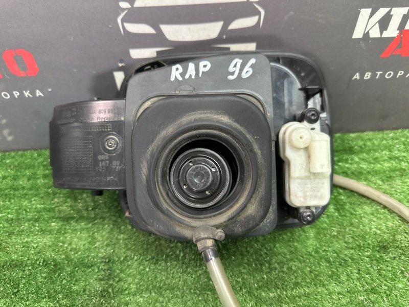 Лючок бензобака с крышкой Rapid 2 2021 NK6 1.6 CWVA