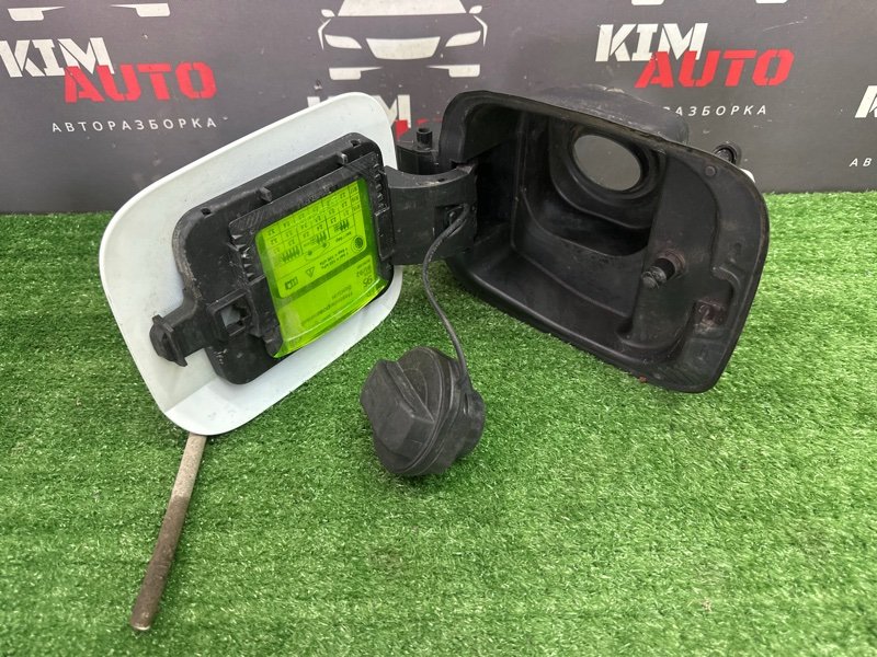 Лючок бензобака с крышкой Rapid 2 2021 NK6 1.6 CWVA