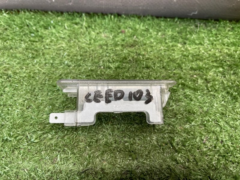 Плафон подсветки багажника Ceed 1 2010 ED 1.6 G4FC Плафон подсветки багажника Ceed 1 2010 ED 1.6 G4FC