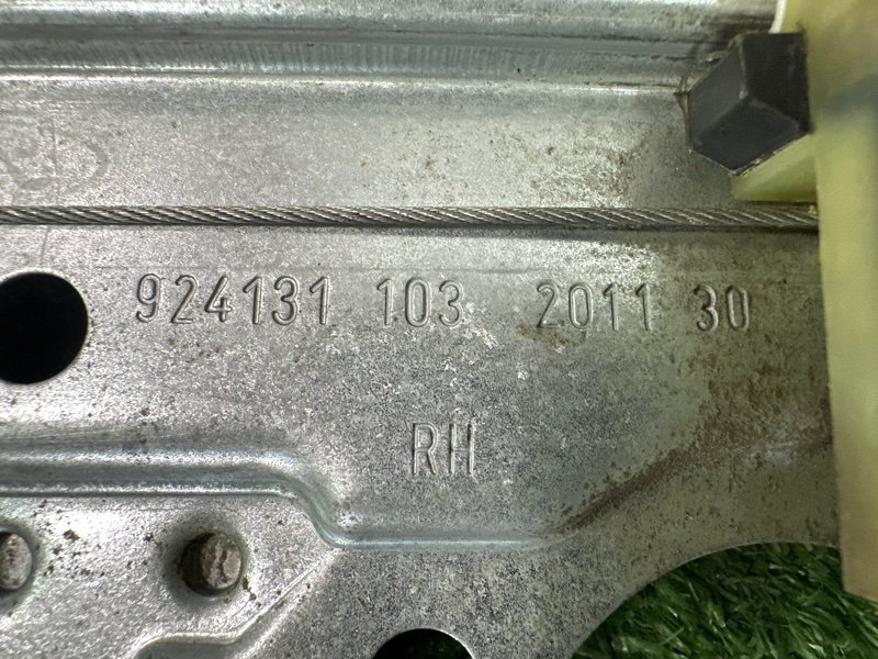 Механизм стеклоподъёмника задний правый Ford Focus 3 HB CB8 1.6L Механизм стеклоподъёмника задний правый Ford Focus 3 HB CB8 1.6L