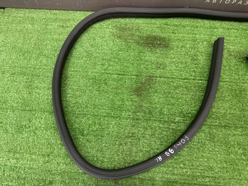 Уплотнитель проема двери задний Focus 3 HB 2012 CB8 1.6L