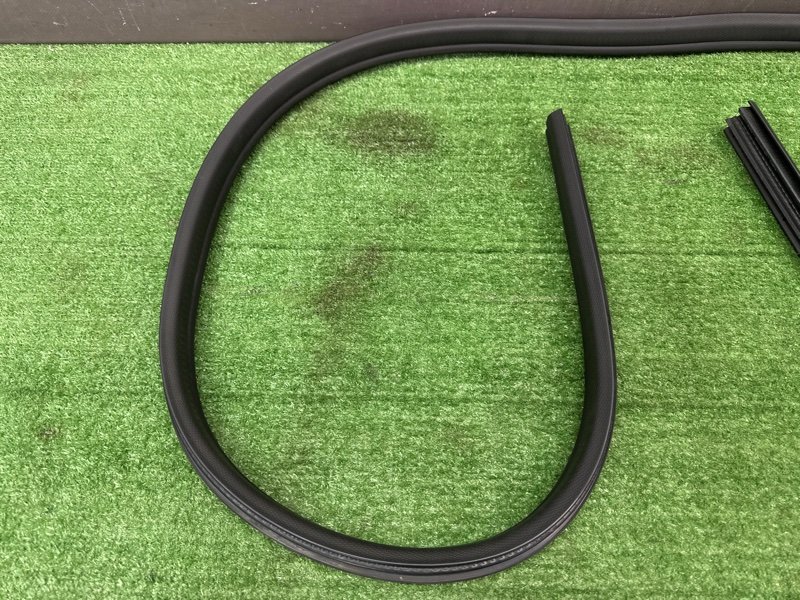 Уплотнитель проема двери задний Focus 3 HB 2012 CB8 1.6L