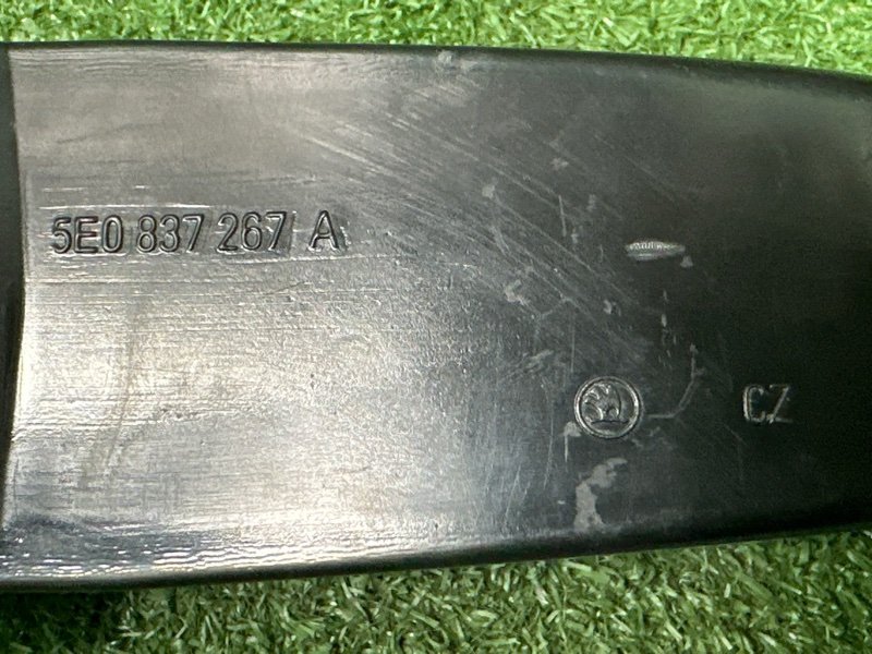 Ограничитель двери передний Octavia 2014 A7 1.2 CJZA