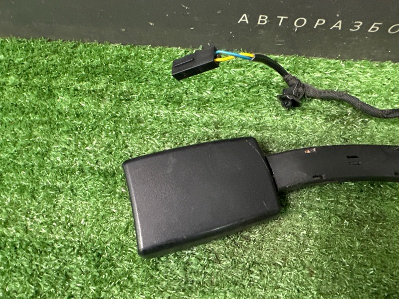 Замок ремня безопасности передний левый Octavia 2014 A7 1.2 CJZA