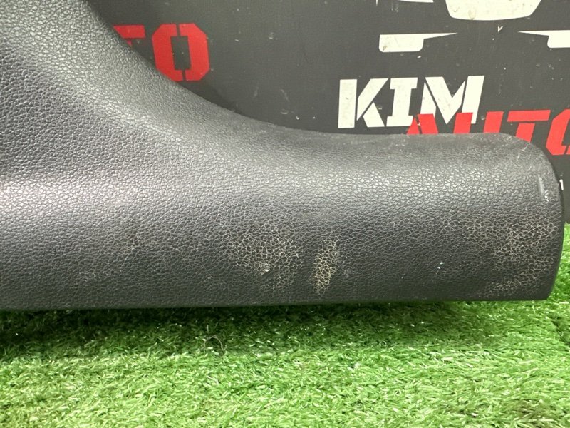 Накладка центральной стойки нижняя правая Octavia 2014 A7 1.2 CJZA