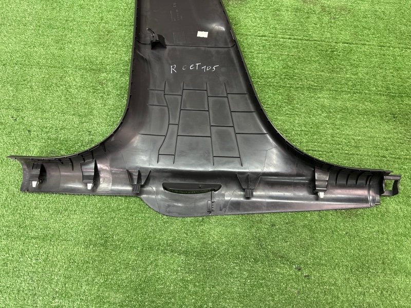 Накладка центральной стойки нижняя правая Octavia 2014 A7 1.2 CJZA