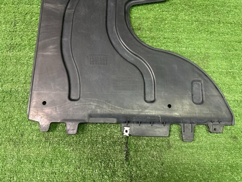 Защита днища кузова задняя левая Skoda Octavia A7 1.2 CJZA