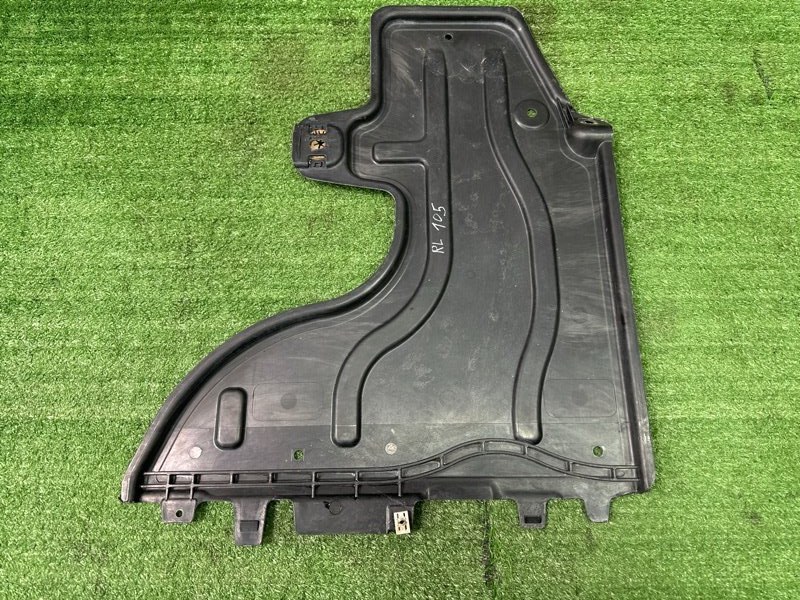 Защита днища кузова задняя левая Octavia 2014 A7 1.2 CJZA