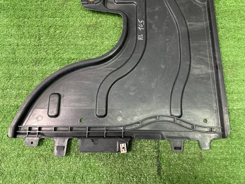 Защита днища кузова задняя левая Octavia 2014 A7 1.2 CJZA