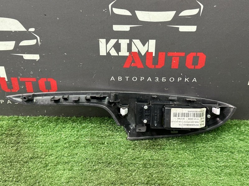 Кнопка стеклоподъемника задняя правая Civic 5D Кнопка стеклоподъемника задняя правая Civic 5D