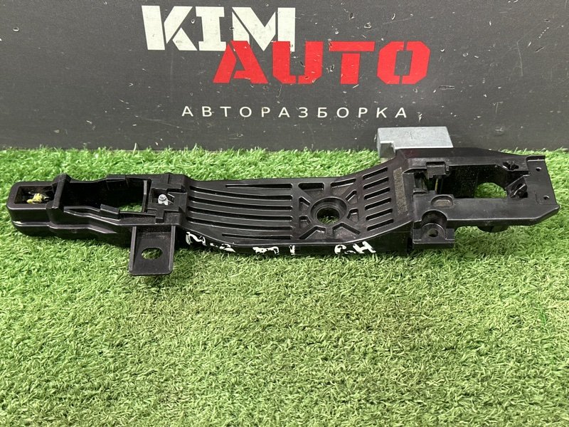 Кронштейн ручки двери передний левый 6 GH