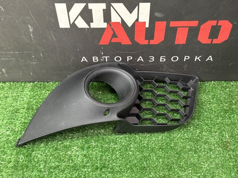 Решетка ПТФ передняя правая Mitsubishi Lancer 10 8321A124 Б/У