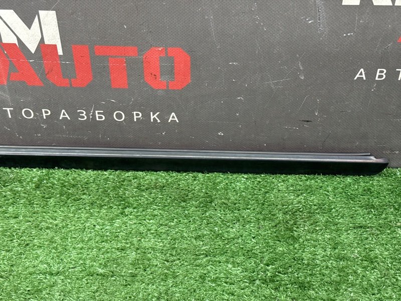 Уплотнитель стекла наружный (Бархотка) передний правый Lada Largus