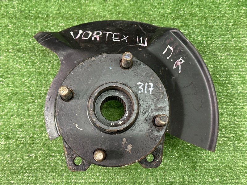 Кулак поворотный передний правый Vortex Estina