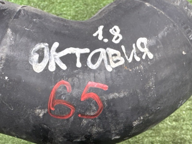Патрубок интеркулера Octavia A5 Патрубок интеркулера Octavia A5