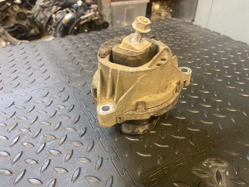 Подушка двигателя левая BMW F30 B38 22116859407 контрактная