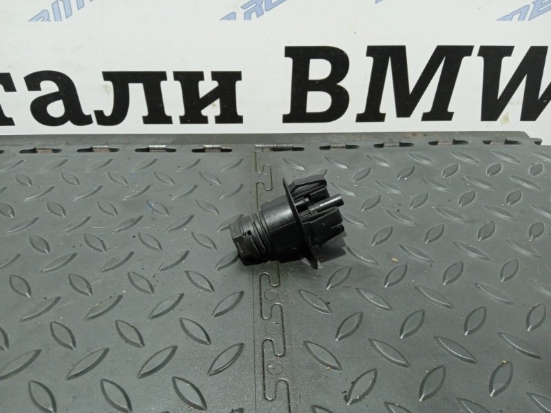 Регулятор капота BMW 5 F10