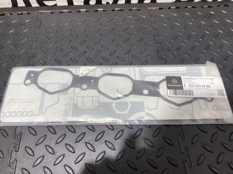 Прокладка впускного коллектора MERCEDES M272 A2721412280 новая
