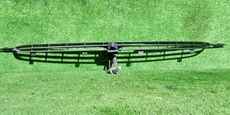 Решетка радиатора передняя TOYOTA WISH 2003-2005 ANE10 Б/У