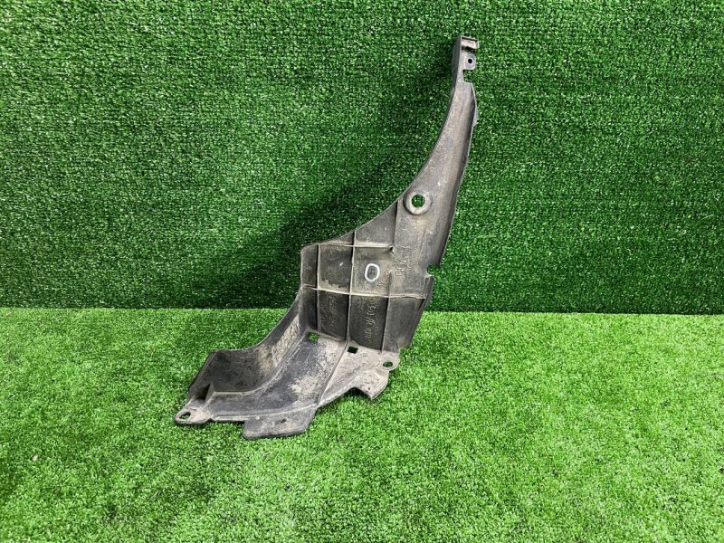 Защита крыла задняя правая IST 2002-2007 NCP60 1NZFE