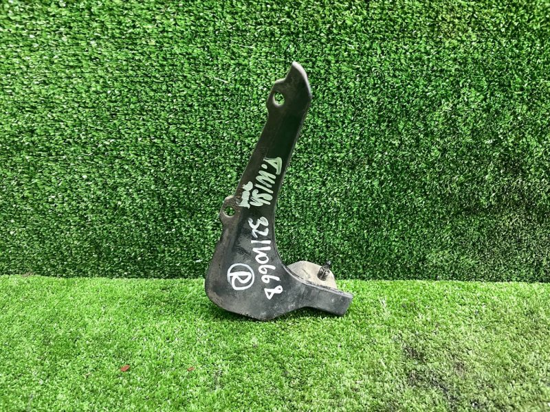 Подкрылок задний правый TOYOTA WISH 2003-2005 ANE10 1AZFSE 52161-68010 контрактная