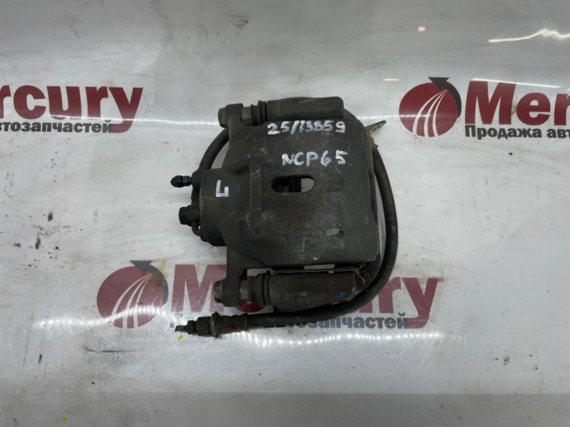 Суппорт передний левый TOYOTA IST 2000-2014 NCP65 1NZFE 47750-52020 контрактная