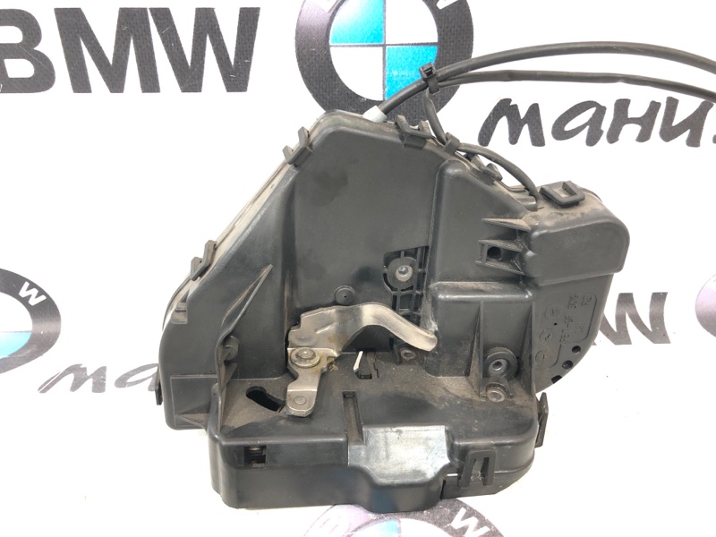 Замок двери задний правый Mercedes w211 A2117300635 контрактная