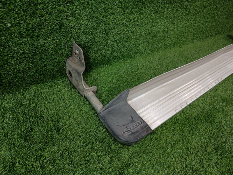 Накладка порога Bighorn 4JX1 Накладка порога Bighorn 4JX1