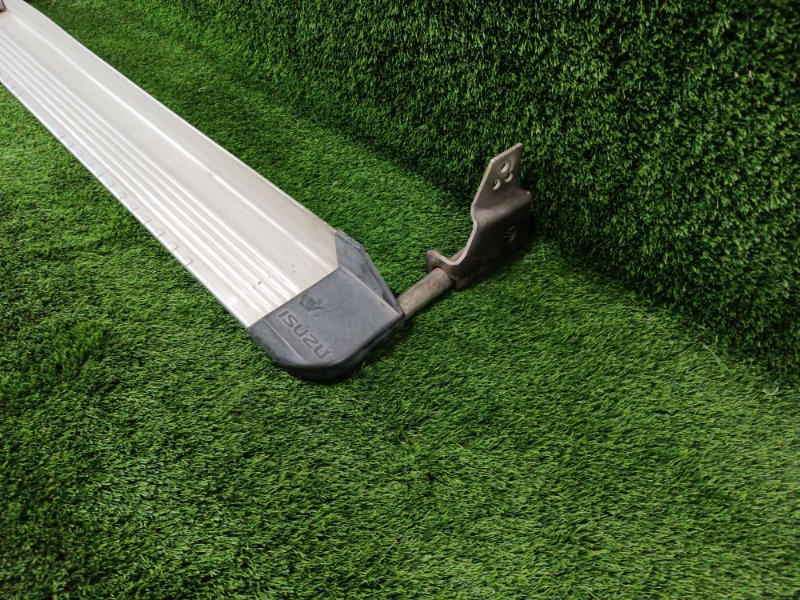 Накладка порога Bighorn 4JX1 Накладка порога Bighorn 4JX1