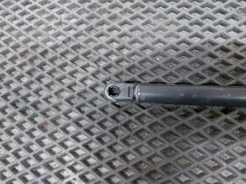 Амортизатор крышки багажника Frontera B 2001 Z32SE Амортизатор крышки багажника Frontera B 2001 Z32SE