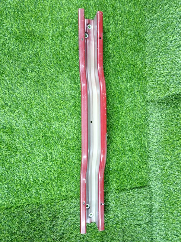 Усилитель бампера передний Alfa Romeo 159 939A 939A5000 Усилитель бампера передний Alfa Romeo 159 939A 939A5000