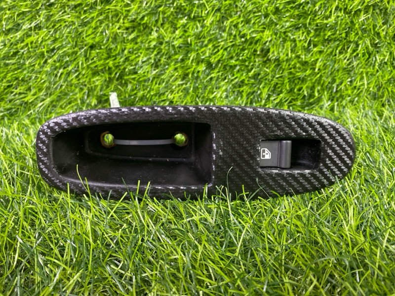 Запчасть накладка кнопок стеклоподъемника Alfa Romeo 159 2007 939A 939A5000 156055038 контрактная Накладка кнопок стеклоподъемника Alfa Romeo 159 2007 939A 939A5000 156055038 контрактная