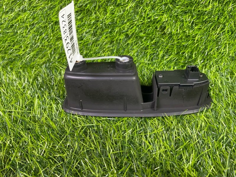 Накладка кнопок стеклоподъемника 159 2007 939A 939A5000 Накладка кнопок стеклоподъемника 159 2007 939A 939A5000