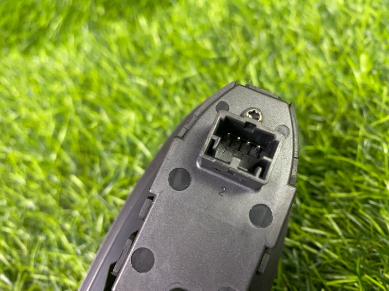 Накладка кнопок стеклоподъемника 159 2007 939A 939A5000 Накладка кнопок стеклоподъемника 159 2007 939A 939A5000