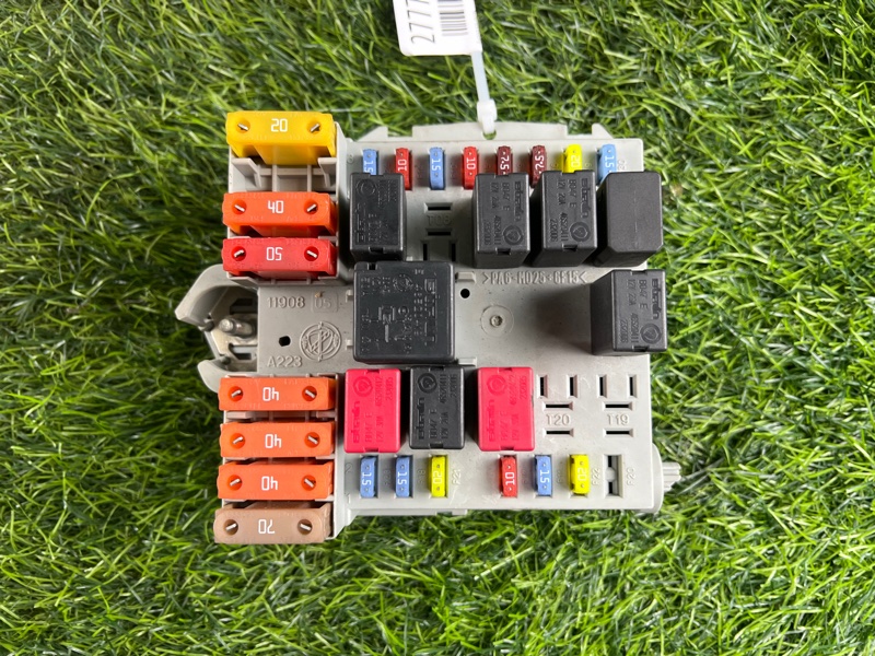 Запчасть блок предохранителей Alfa Romeo 159 2005 939A 939A5000 60689045 контрактная Блок предохранителей Alfa Romeo 159 2005 939A 939A5000 60689045 контрактная