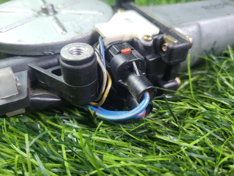 Стеклоподъёмник задний правый Frontera B 2001 Z32SE Стеклоподъёмник задний правый Frontera B 2001 Z32SE