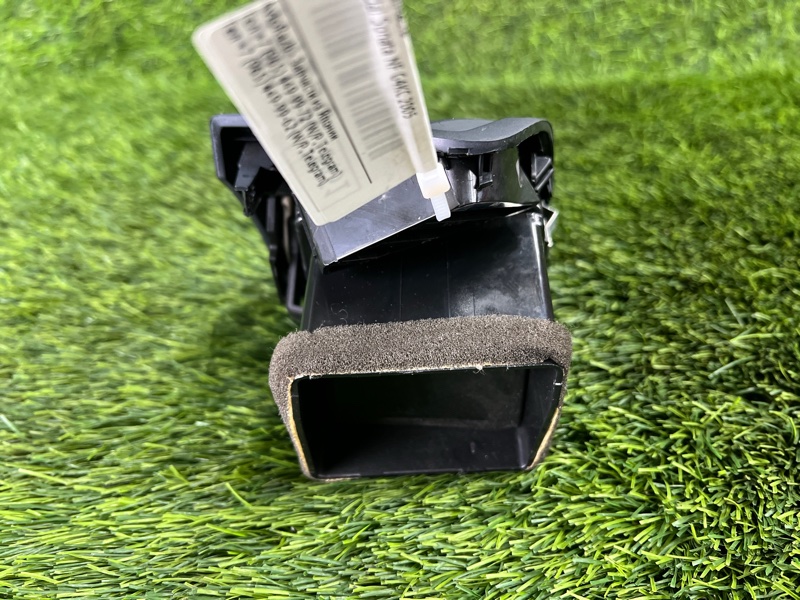 Дефлектор воздушный передний правый Sonata 2005 NF G4KC Дефлектор воздушный передний правый Sonata 2005 NF G4KC