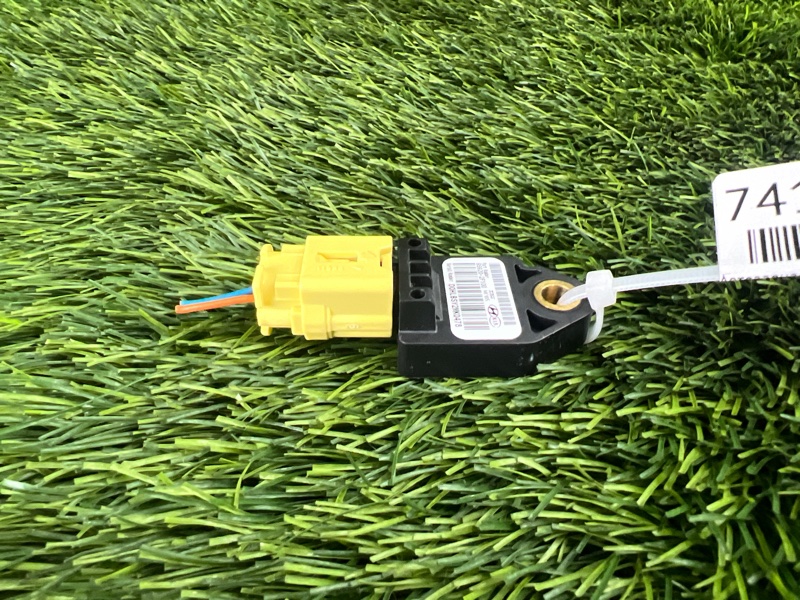 Запчасть датчик удара задний Hyundai Sonata 2005 NF G4KC 959202F100 контрактная Датчик удара задний Hyundai Sonata 2005 NF G4KC 959202F100 контрактная