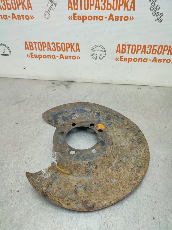 Пыльник тормозного диска задний левый Ford Focus 2 2006 1.8 л BP4K-26-261A Б/У